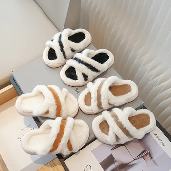 Детские зимние тапочки, пушистые Стильные теплые Детские ползунки с открытым носком, плоские, массивные, для помещений, 21-38, Трехцветная обувь для отдыха для мальчиков и девочек