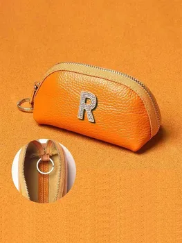 Индивидуальный стильный кошелек для ключей из искусственной кожи - функциональный и прочный, персонализированный декор с именем клиента, хромированная отделка и вдохновляющий коллаж