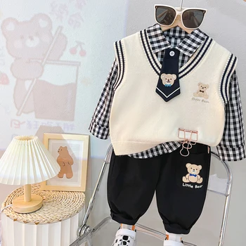 Осенние комплекты одежды для маленьких мальчиков 2023 года, жилет с мультяшным медведем, клетчатая рубашка, Брюки, одежда для малышей, детский спортивный костюм